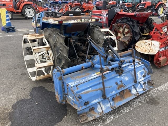 Tractor — Auction (lot 8461-2213)