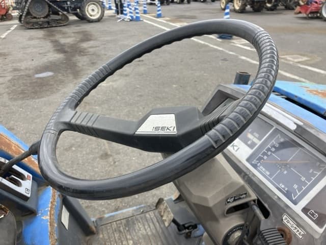 Tractor — Auction (lot 8461-2213)
