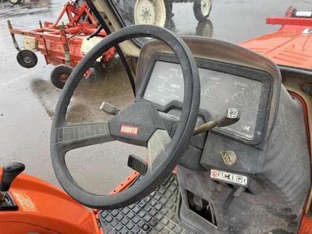 Tractor — Auction (lot 8461-2240)