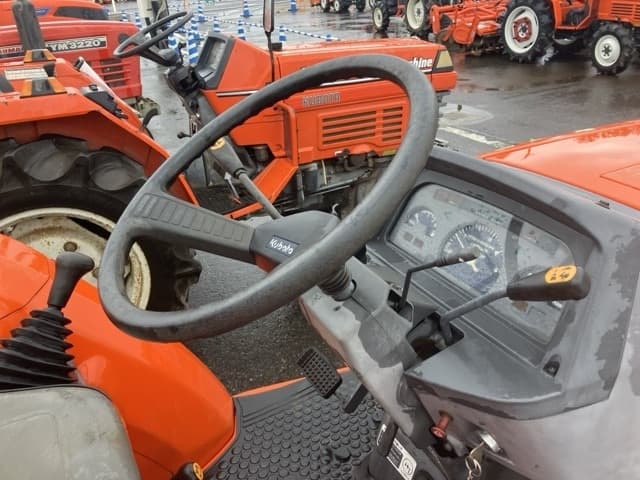 Tractor — Auction (lot 8461-2246)