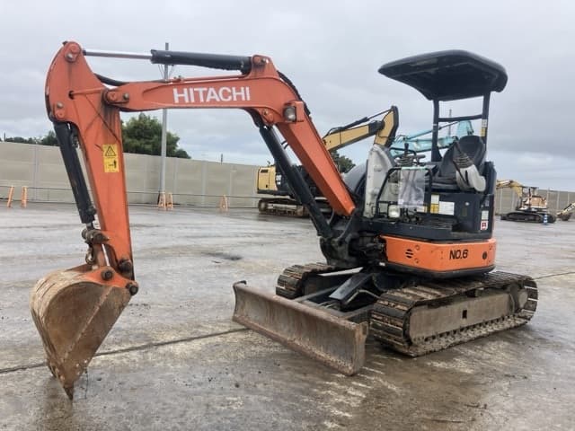 MINI EXCAVATOR — Auction (lot 8461-23)