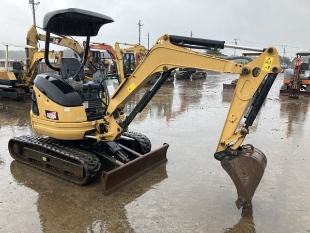 MINI EXCAVATOR — Auction (lot 8461-230)