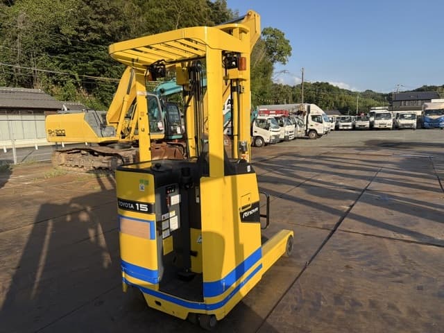 Reach Forklift — Auction (lot 8461-24002)