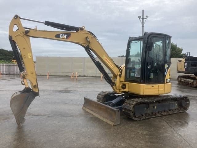 MINI EXCAVATOR — Auction (lot 8461-25)