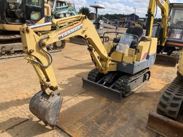MINI EXCAVATOR — Auction (lot 8461-257)