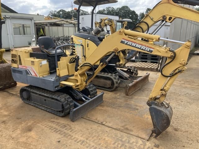 MINI EXCAVATOR — Auction (lot 8461-257)