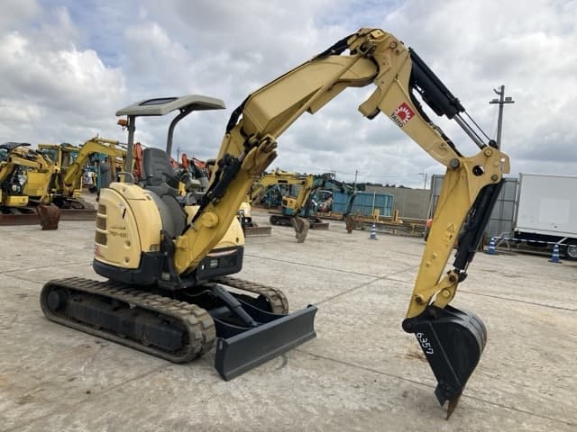 MINI EXCAVATOR — Auction (lot 8461-261)
