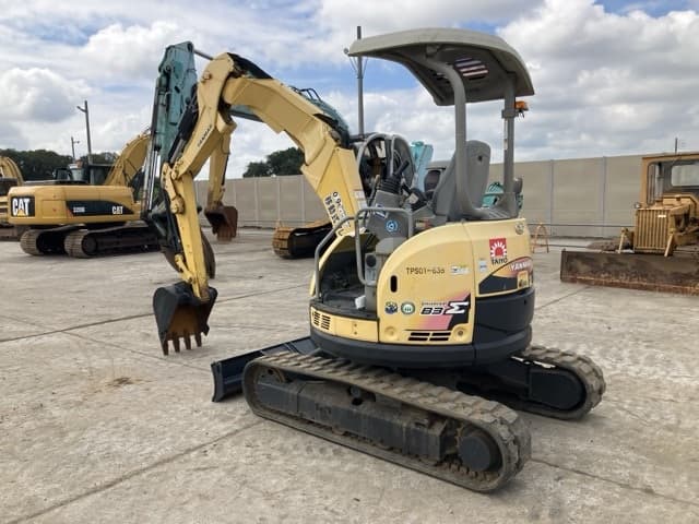 MINI EXCAVATOR — Auction (lot 8461-261)