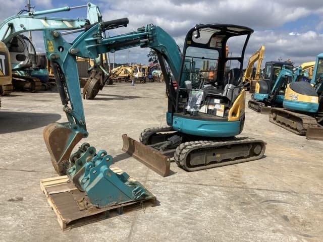 MINI EXCAVATOR — Auction (lot 8461-270)
