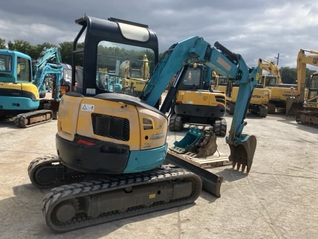 MINI EXCAVATOR — Auction (lot 8461-270)
