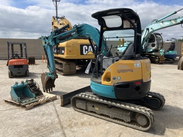 MINI EXCAVATOR — Auction (lot 8461-270)