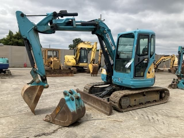 MINI EXCAVATOR — Auction (lot 8461-271)