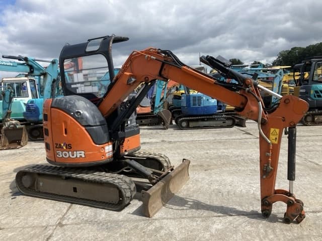 MINI EXCAVATOR — Auction (lot 8461-280)
