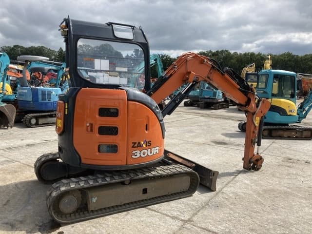 MINI EXCAVATOR — Auction (lot 8461-280)
