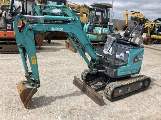MINI EXCAVATOR — Auction (lot 8461-288)