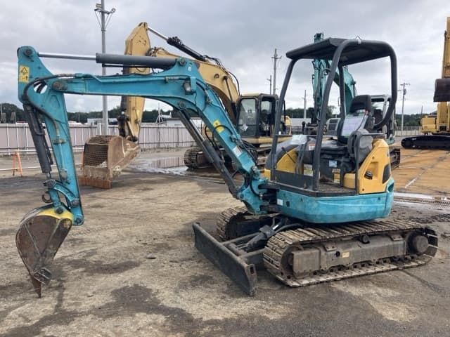 MINI EXCAVATOR — Auction (lot 8461-300)