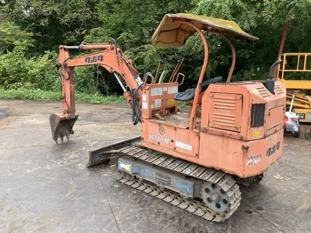 MINI EXCAVATOR — Auction (lot 8461-30001)