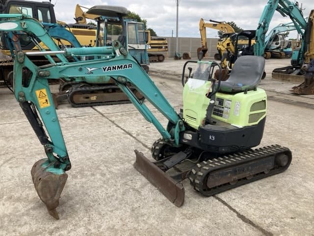 MINI EXCAVATOR — Auction (lot 8461-305)