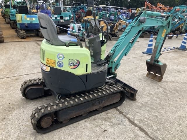 MINI EXCAVATOR — Auction (lot 8461-305)