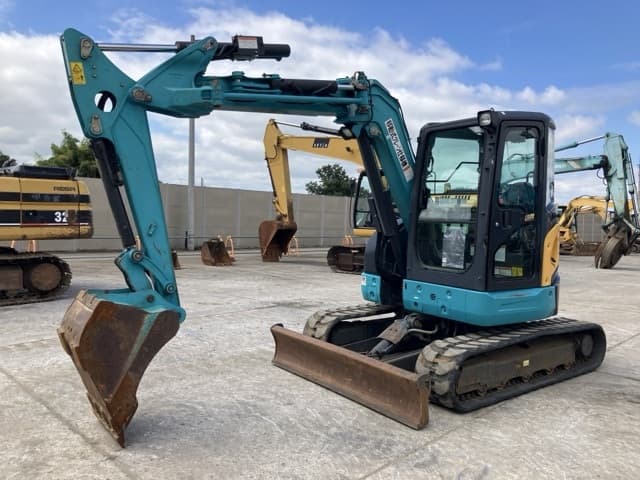 MINI EXCAVATOR — Auction (lot 8461-318)