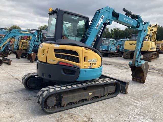 MINI EXCAVATOR — Auction (lot 8461-318)