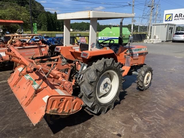 Tractor — Auction (lot 8461-32002)