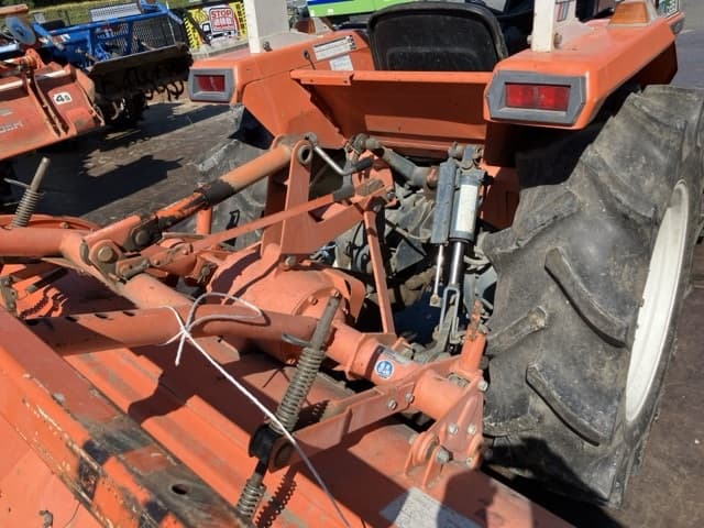 Tractor — Auction (lot 8461-32002)