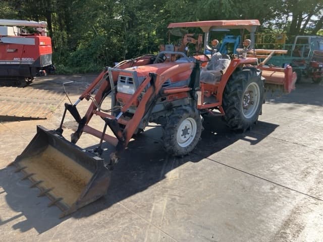 Tractor — Auction (lot 8461-32004)