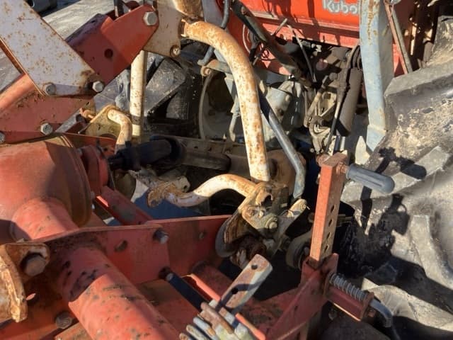 Tractor — Auction (lot 8461-32004)