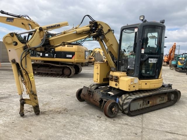 MINI EXCAVATOR — Auction (lot 8461-327)
