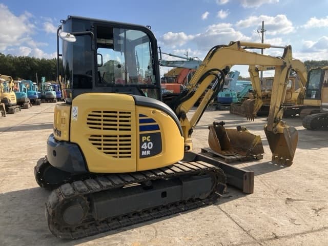 MINI EXCAVATOR — Auction (lot 8461-354)