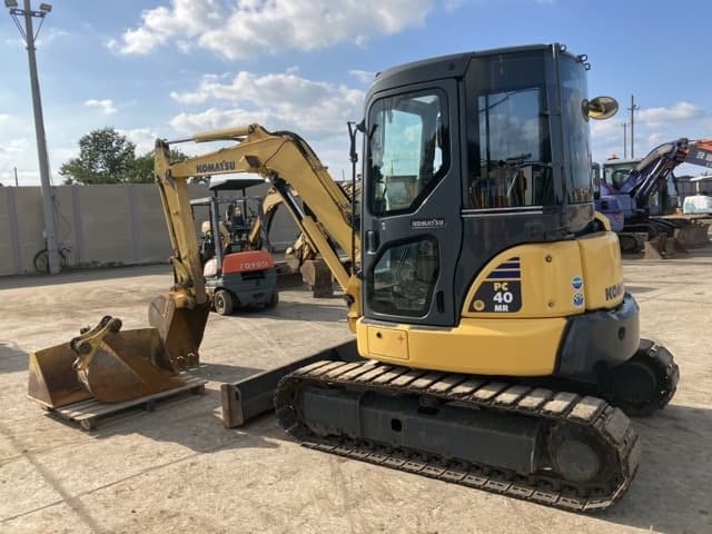MINI EXCAVATOR — Auction (lot 8461-354)