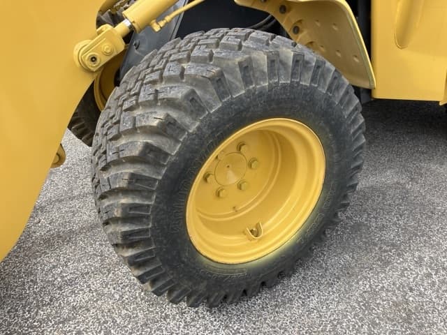 MINI WHEEL LOADER — Auction (lot 8461-355)