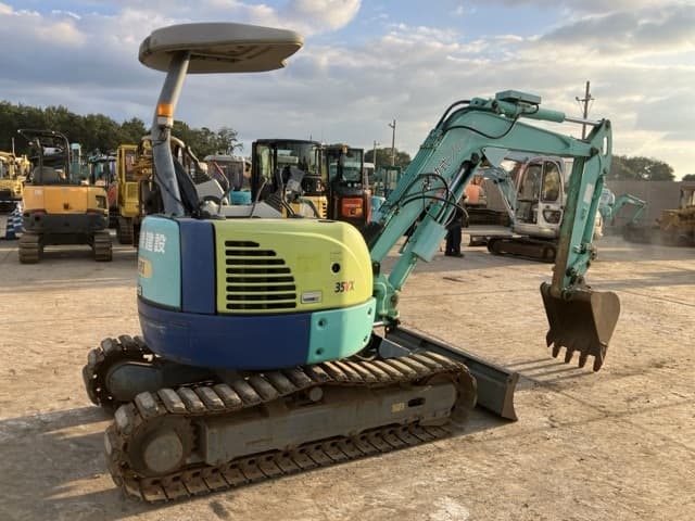 MINI EXCAVATOR — Auction (lot 8461-357)
