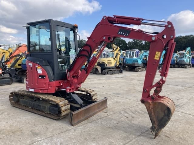 MINI EXCAVATOR — Auction (lot 8461-365)