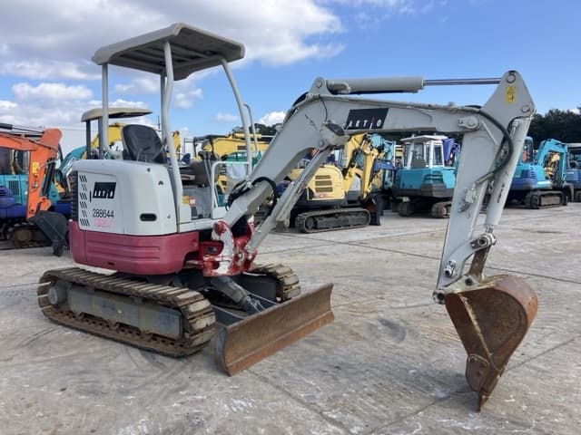 MINI EXCAVATOR — Auction (lot 8461-366)