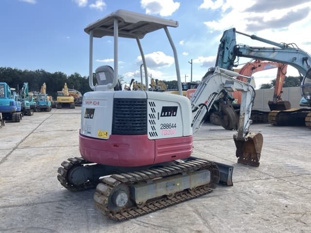 MINI EXCAVATOR — Auction (lot 8461-366)