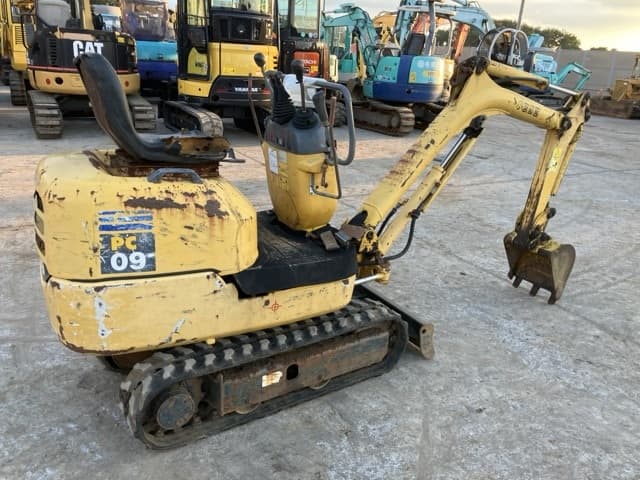 MINI EXCAVATOR — Auction (lot 8461-374)