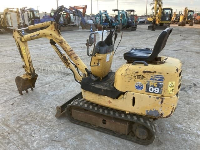 MINI EXCAVATOR — Auction (lot 8461-374)