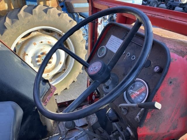 Tractor — Auction (lot 8461-3812)