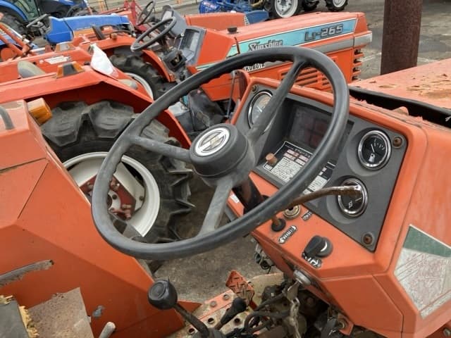 Tractor — Auction (lot 8461-3823)