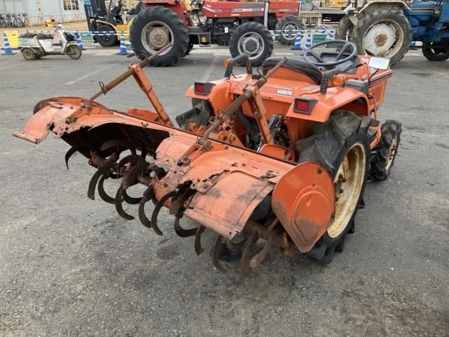 Tractor — Auction (lot 8461-3825)