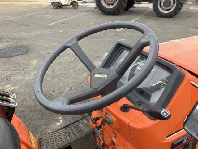 Tractor — Auction (lot 8461-3825)