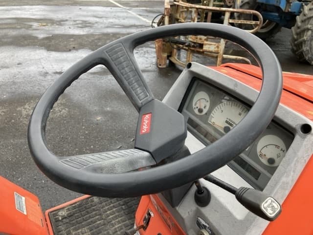 Tractor — Auction (lot 8461-3827)