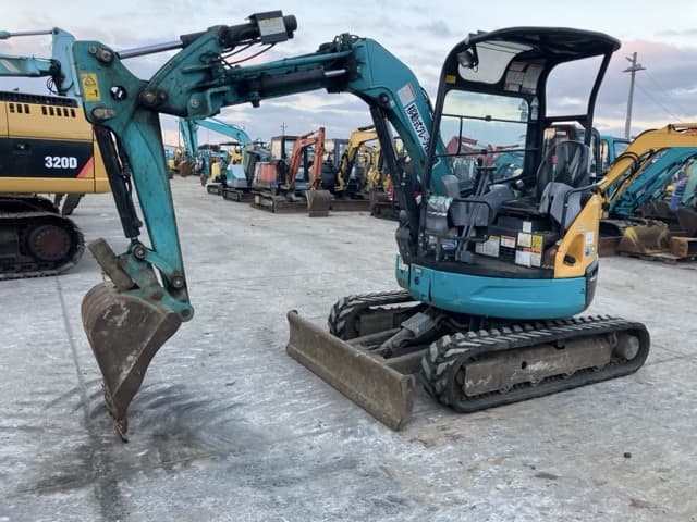 MINI EXCAVATOR — Auction (lot 8461-387)
