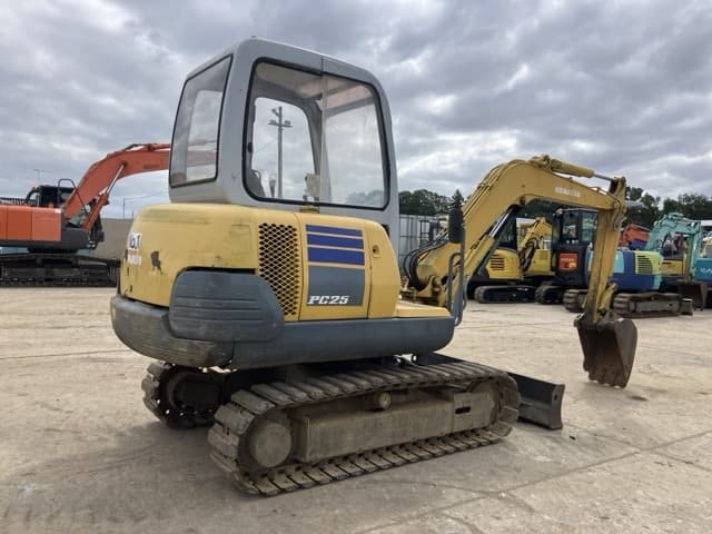 MINI EXCAVATOR — Auction (lot 8461-393)