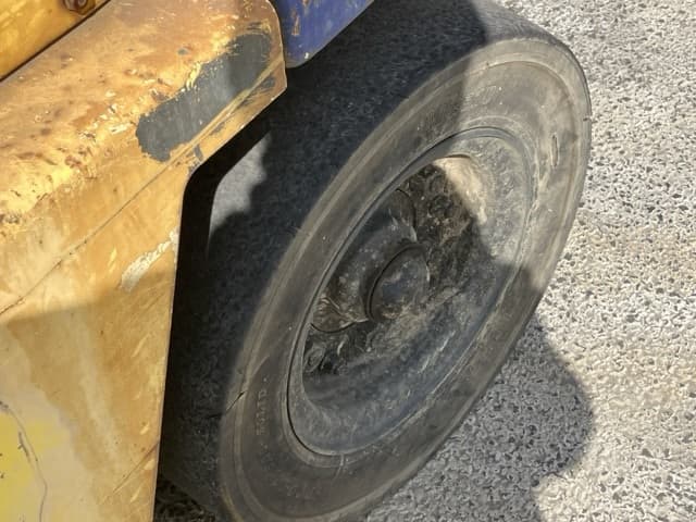 Forklift — Auction (lot 8461-4002)