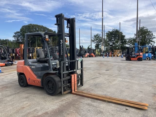 Forklift — Auction (lot 8461-4012)