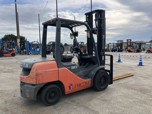 Forklift — Auction (lot 8461-4012)