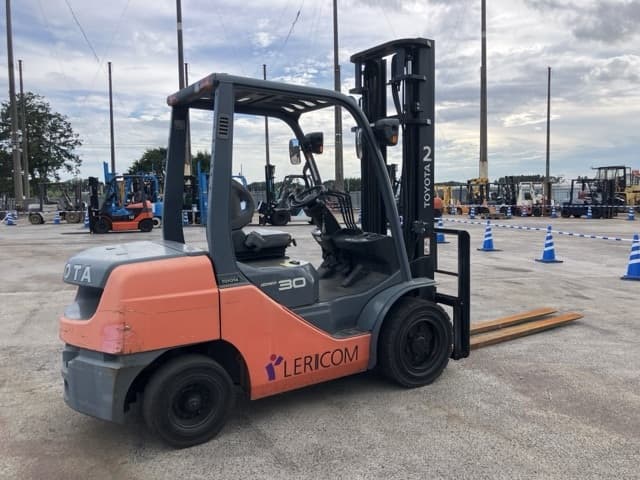 Forklift — Auction (lot 8461-4013)